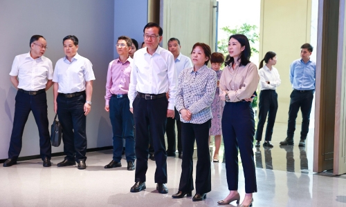 黄冈市人大常委会党组书记、主任高玲慧莅临非凡国际调研