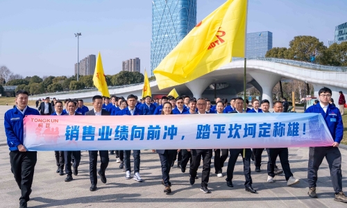新春新景启新程丨蛇年开工第一跑，冲！